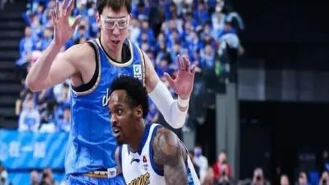 31岁+前锋转会费排行：C罗1.17亿欧领先，莱万4500万，巴蒂与佩莱上榜